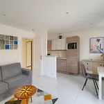 Studio Lumineux Avec Balcon A0B207