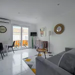 Studio Lumineux Avec Balcon A0B207