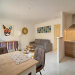 Studio Lumineux Avec Balcon A0B207