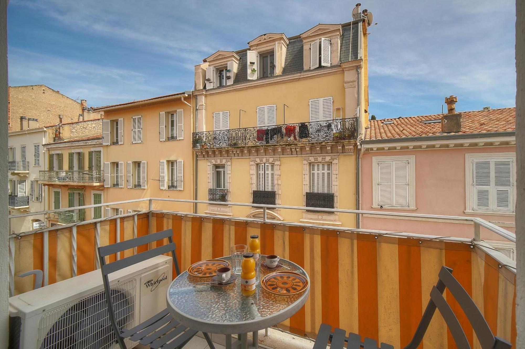 Lumineux Avec Balcon A0b207